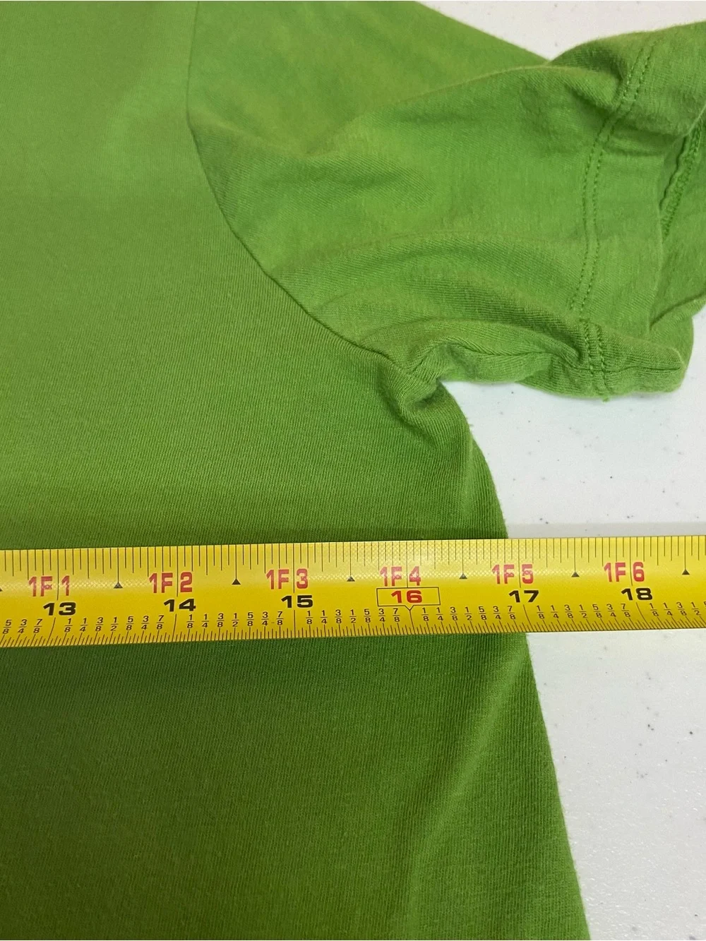 Nike large t-shirt green boys girls short sleeve activewear tee